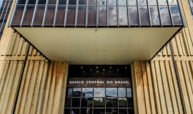 BC mantém juros básicos em 15% ao ano pela quarta vez seguida