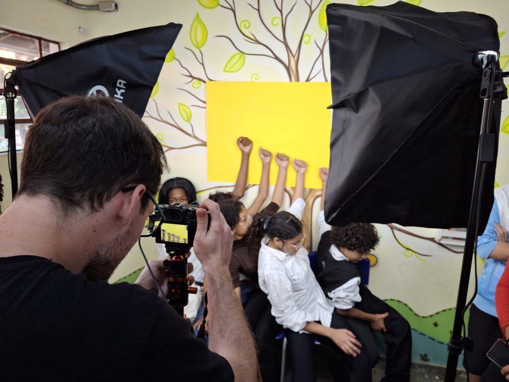 Projeto distribui 800 livros ‘Arte da Imagem’ a escolas e bibliotecas públicas