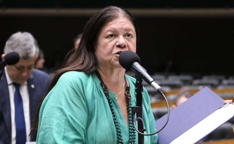 Comissão do Esporte aprova uso de fundo federal para ingressos a pessoas vulneráveis