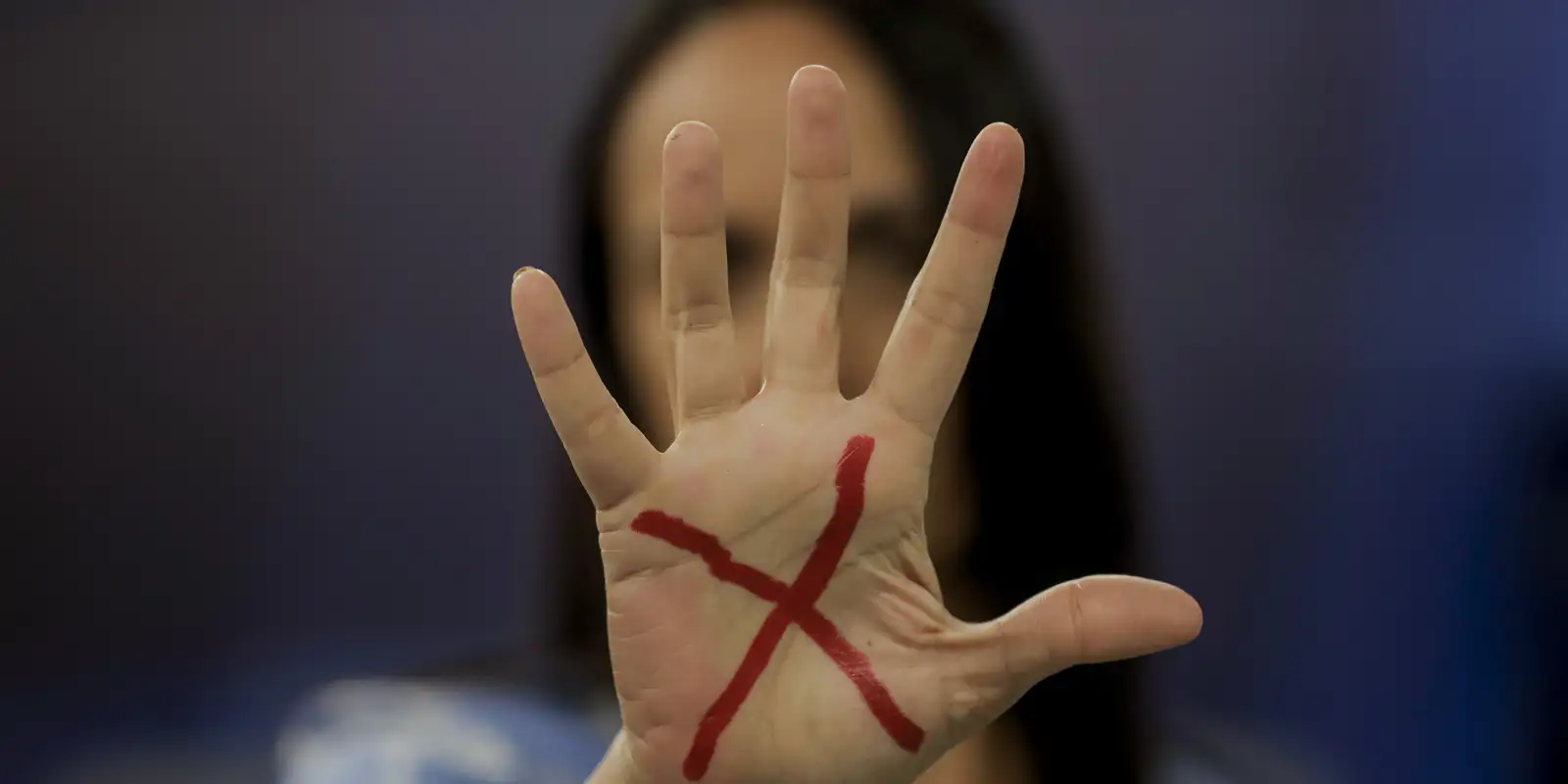 Câmara aprova obrigatoriedade do Ligue 180 em conteúdos sobre violência contra a mulher