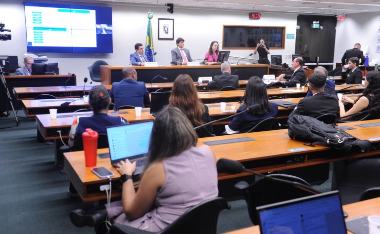 Anac propõe proibição de passageiros indisciplinados em voos