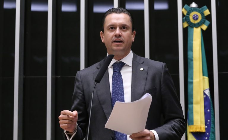 Câmara dos Deputados aprova projeto de lei para combater o golpe do falso advogado