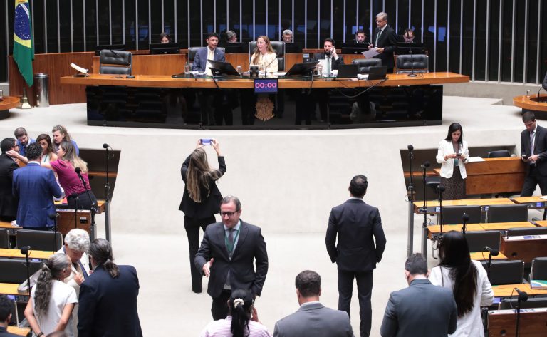 Deputados aprovam proposta para instituir o Dia Nacional das Mulheres na Construção Civil