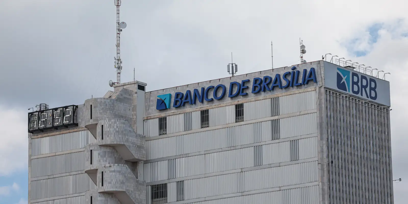 Câmara Legislativa do Distrito Federal aprova uso de bens públicos para resgatar o BRB