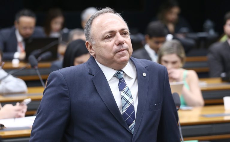 Câmara aprova escolas cívico-militares com foco em ensino profissionalizante