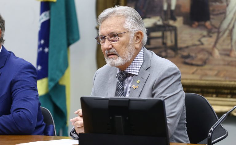 Comissão da Câmara aprova medidas mais rígidas contra agressores de mulheres