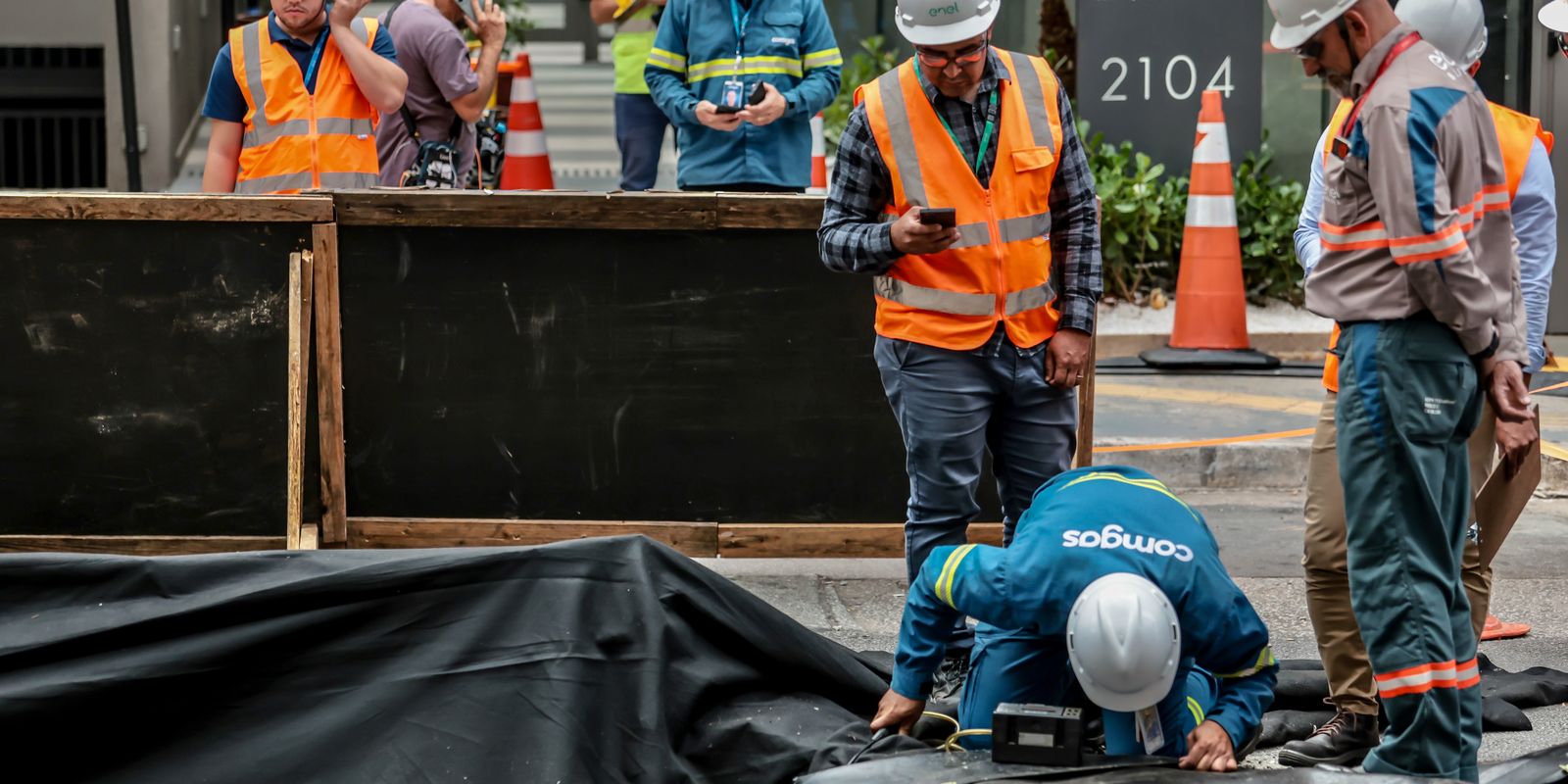 Enel detecta presença de gás em cratera na rua da Consolação