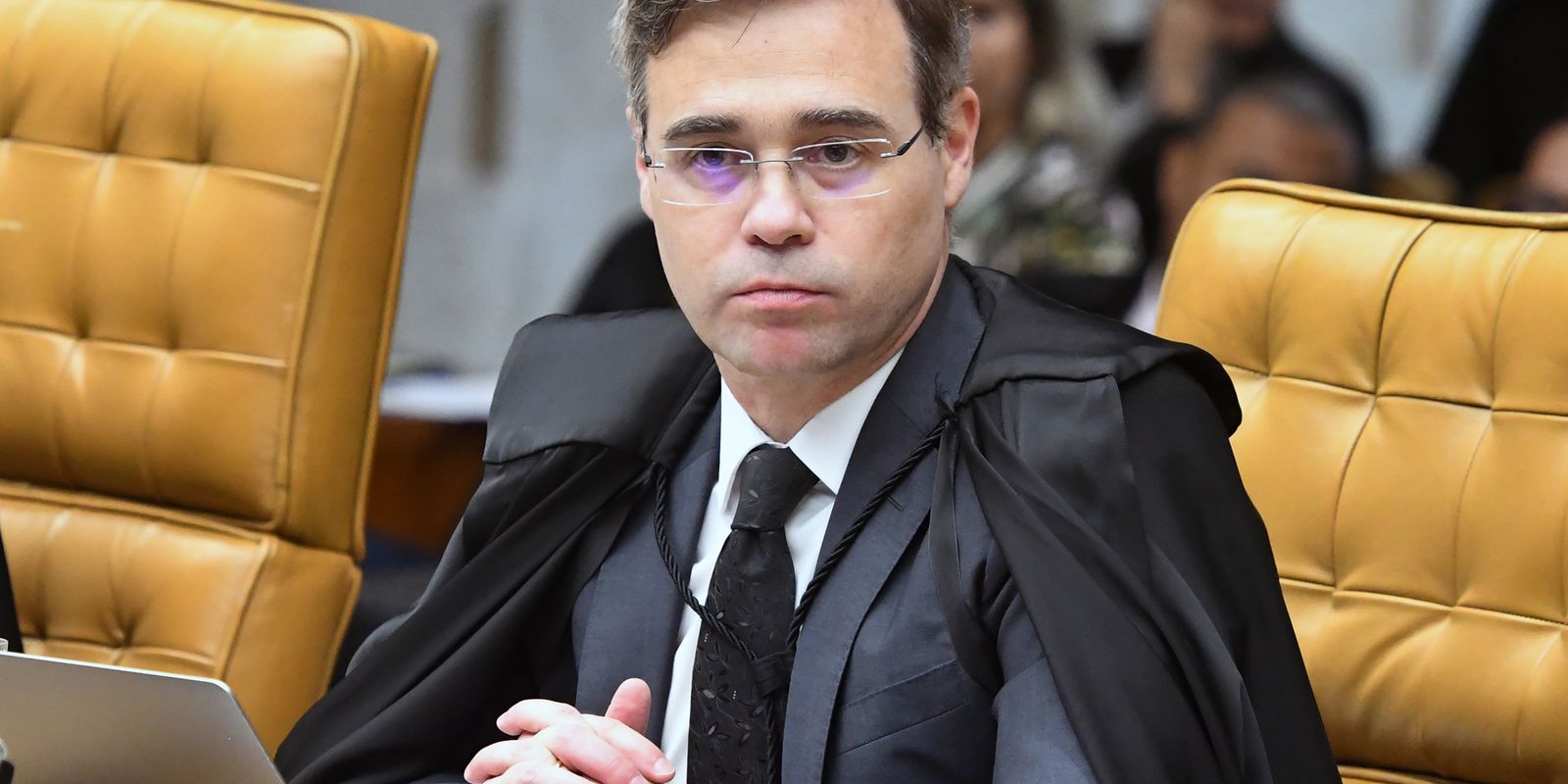 Ministro Mendonça impõe tornozeleira eletrônica a deputada do Ceará em investigação do INSS