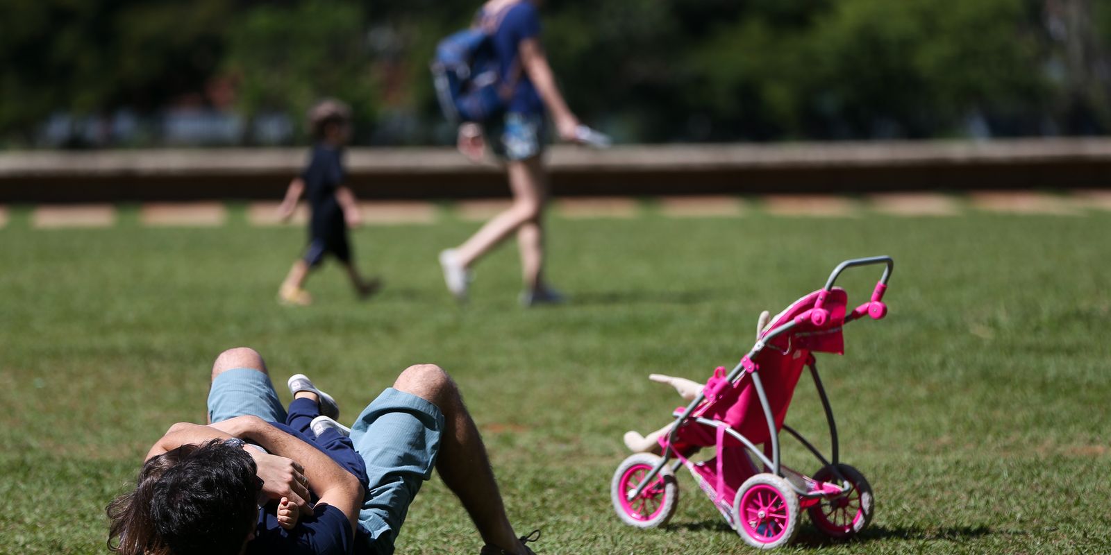 Senado aprova projeto que estende licença-paternidade para até 20 dias