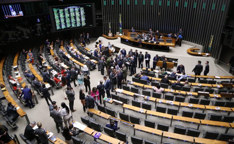 Progressão de regime e polícias municipais geram controvérsia na discussão da PEC da segurança pública