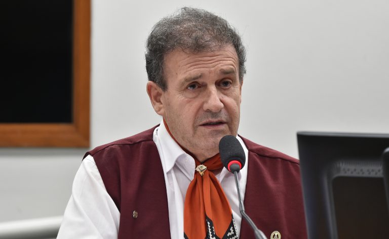 Projeto busca agilizar pensão por morte para órfãos de feminicídio