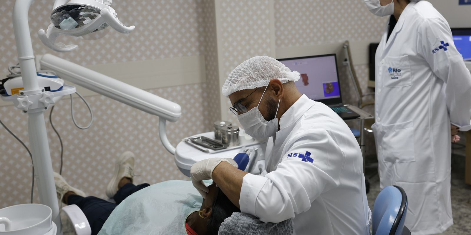 SUS garante acesso à reconstrução dentária para mulheres vítimas de violência