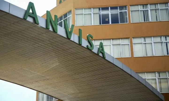 Anvisa suspende venda de glicose e importação de radiofármacos 