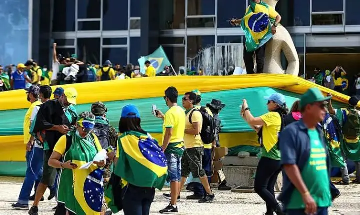 Cientista político vê onda bolsonarista enfraquecida após condenação