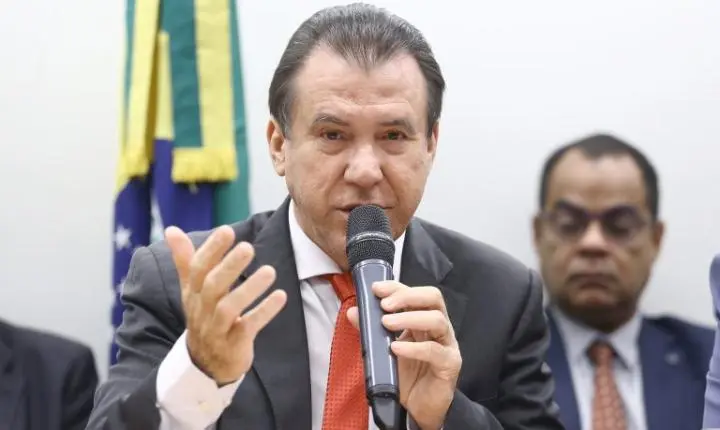 Redução da jornada e regras para aplicativos são pautas prioritárias, aponta ministro do Trabalho