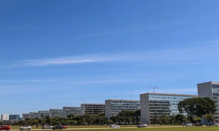 Senado chancela reestruturação de carreiras no serviço público federal